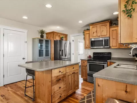 Kitchen - 2103 N 5 E, Layton, UT 84041 photo 3 of 6