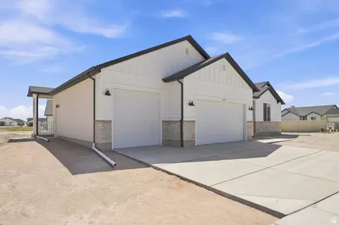 Exterior - 2266 E Morning Glory Way #437, Eagle Mountain, UT 84005 photo 2 of 6