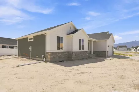 Exterior - 2406 E Morning Glory Way #428, Eagle Mountain, UT 84005 photo 2 of 7