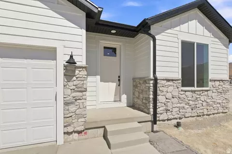 Exterior - 2273 E Sunflower Dr #439, Eagle Mountain, UT 84005 photo 4 of 7