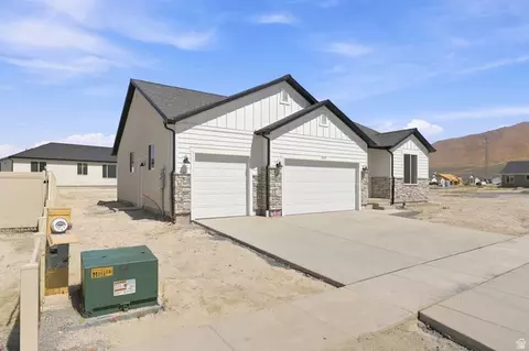 Exterior - 2273 E Sunflower Dr #439, Eagle Mountain, UT 84005 photo 3 of 7