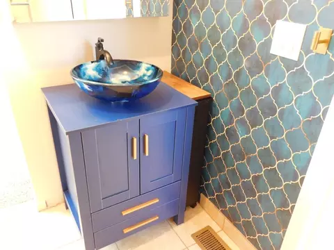 Bath - 9322 S Solena Way, Sandy, UT 84093 photo 3 of 6