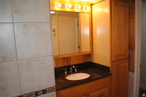 Bath - 9322 S Solena Way, Sandy, UT 84093 photo 6 of 6