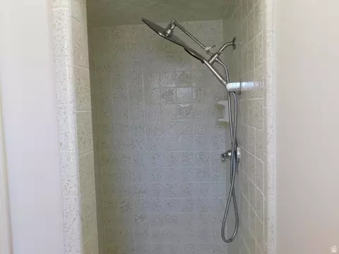 Bath - 9322 S Solena Way, Sandy, UT 84093 photo 4 of 6