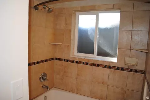 Bath - 9322 S Solena Way, Sandy, UT 84093 photo 5 of 6