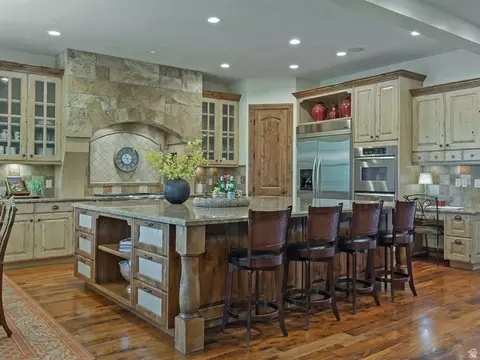 Kitchen - 1879 E Longview Dr S, Holladay, UT 84124 photo 3 of 6