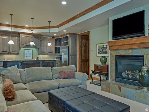 Living - 1879 E Longview Dr S, Holladay, UT 84124 photo 9 of 10