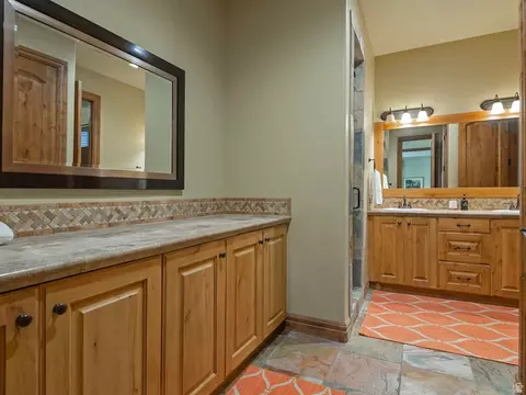 Bath - 1879 E Longview Dr S, Holladay, UT 84124 photo 4 of 4