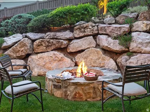 Exterior - 1879 E Longview Dr S, Holladay, UT 84124 photo 9 of 22