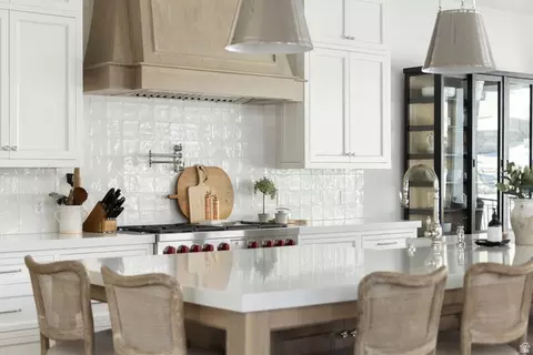 Kitchen - 2996 E Bonnie Lynn Ln, Sandy, UT 84092 photo 12 of 16