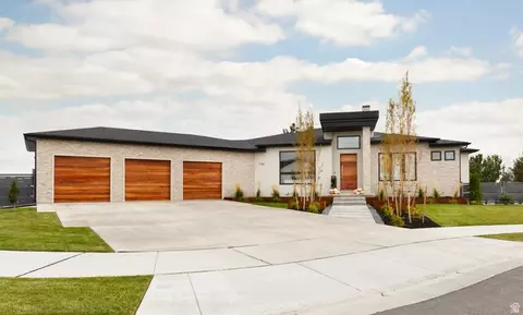 Exterior - 2996 E Bonnie Lynn Ln, Sandy, UT 84092 photo 3 of 3