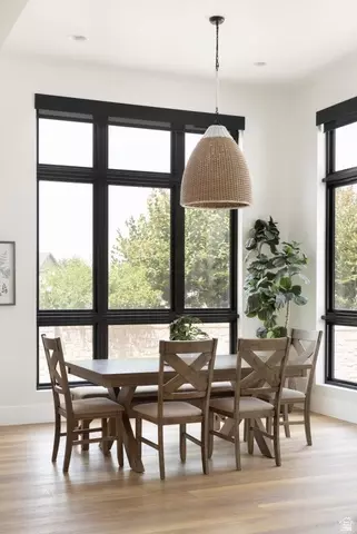 Dining - 2996 E Bonnie Lynn Ln, Sandy, UT 84092 photo 2 of 2