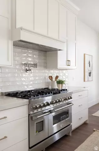 Kitchen - 2996 E Bonnie Lynn Ln, Sandy, UT 84092 photo 3 of 16