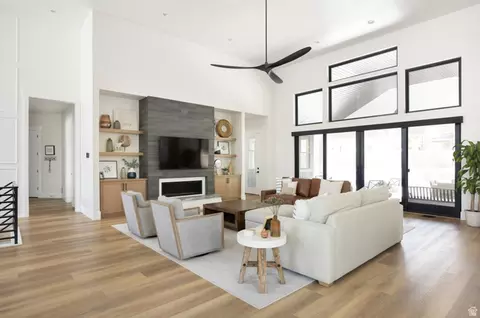 Living - 2996 E Bonnie Lynn Ln, Sandy, UT 84092 photo 6 of 7