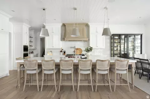 Kitchen - 2996 E Bonnie Lynn Ln, Sandy, UT 84092 photo 14 of 16