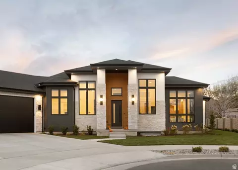 Exterior - 2996 E Bonnie Lynn Ln, Sandy, UT 84092 photo 2 of 3