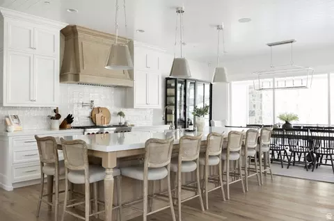 Kitchen - 2996 E Bonnie Lynn Ln, Sandy, UT 84092 photo 11 of 16