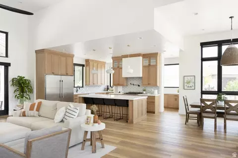 Kitchen - 2996 E Bonnie Lynn Ln, Sandy, UT 84092 photo 8 of 16