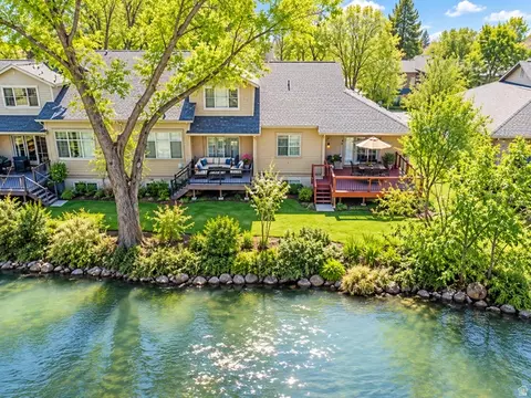 2246 W Mackay Ln S, Taylorsville, UT 84129