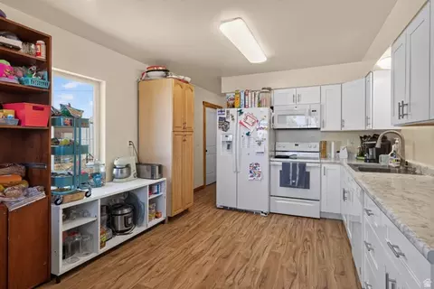Kitchen - 2468 E San Jose Rd, Moab, UT 84532 photo 1 of 5