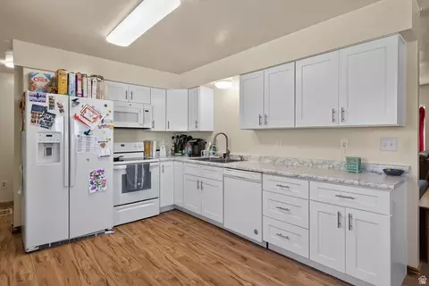 Kitchen - 2468 E San Jose Rd, Moab, UT 84532 photo 2 of 5