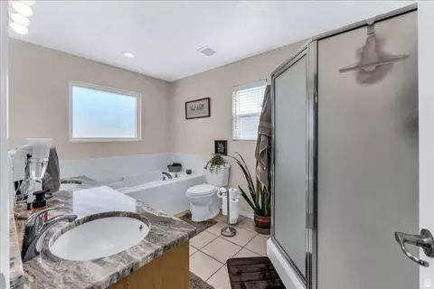 Bath - 95 E Mulberry Ln, Leeds, UT 84746 photo 2 of 3