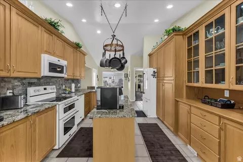 Kitchen - 95 E Mulberry Ln, Leeds, UT 84746 photo 2 of 3