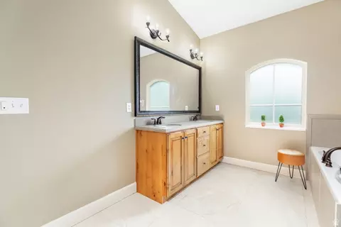 Bath - 914 N 940 W, Orem, UT 84057 photo 2 of 2