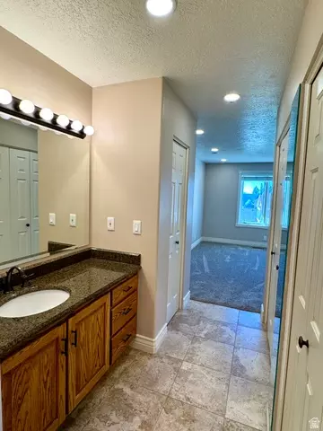 Bath - 1959 N 150 E, Centerville, UT 84014 photo 2 of 3