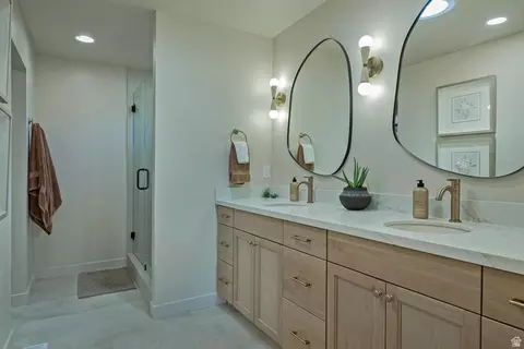 Bath - 9652 S 2720 E, Sandy, UT 84092 photo 1 of 10