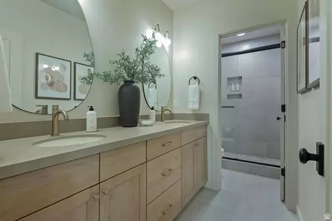 Bath - 9652 S 2720 E, Sandy, UT 84092 photo 9 of 10