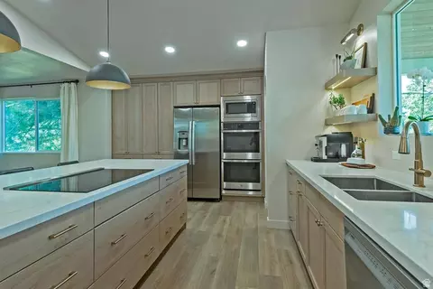 Kitchen - 9652 S 2720 E, Sandy, UT 84092 photo 5 of 7