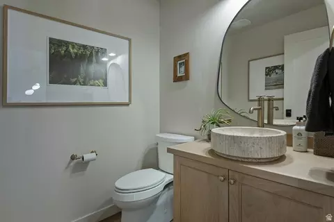 Bath - 9652 S 2720 E, Sandy, UT 84092 photo 8 of 10