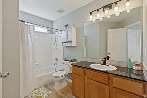 Bath - 459 E Steep Mountain Dr, Draper, UT 84020 photo 2 of 4