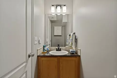 Bath - 459 E Steep Mountain Dr, Draper, UT 84020 photo 3 of 4