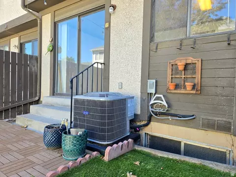 Exterior - 865 E 575 N, Layton, UT 84041 photo 1 of 2