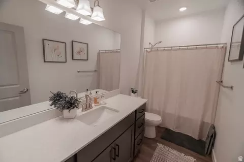 Bath - 2308 E 830 S #21, Spanish Fork, UT 84660 photo 2 of 4