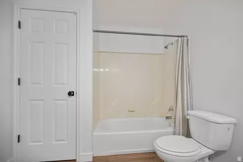Bath - 834 Greenridge Ave, Payson, UT 84651 photo 3 of 3