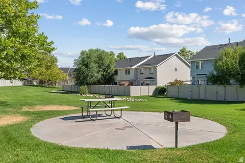 Exterior - 834 Greenridge Ave, Payson, UT 84651 photo 6 of 8