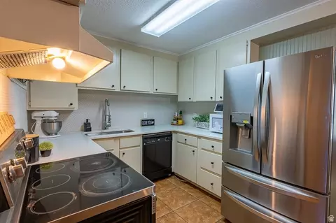 Kitchen - 975 E 560 N, Provo, UT 84606 photo 2 of 2