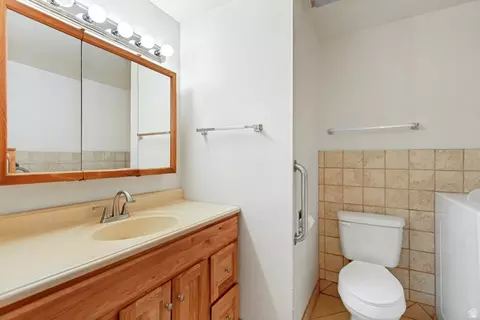 Bath - 1167 S Carterville Rd, Orem, UT 84097 photo 1 of 3