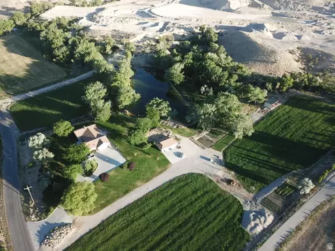 View/Area - 1040 W Mill Rd, Ferron, UT 84523 photo 2 of 14