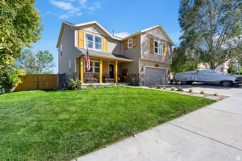 Exterior - 6916 N Cherokee St E, Eagle Mountain, UT 84005 photo 2 of 8