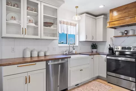 Kitchen - 6916 N Cherokee St E, Eagle Mountain, UT 84005 photo 1 of 3