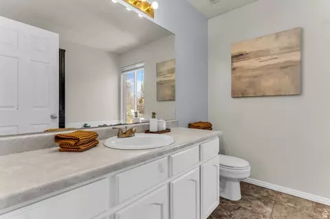 Bath - 1289 E 3025 N, Layton, UT 84040 photo 1 of 5