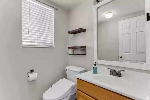 Bath - 1289 E 3025 N, Layton, UT 84040 photo 4 of 5
