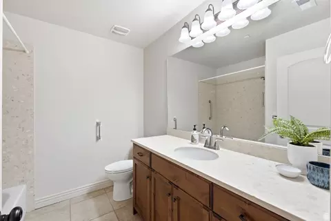 Bath - 721 E 100 S, Layton, UT 84041 photo 1 of 2