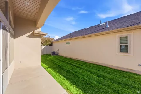 Exterior - 721 E 100 S, Layton, UT 84041 photo 5 of 10