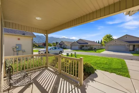 Exterior - 721 E 100 S, Layton, UT 84041 photo 6 of 10