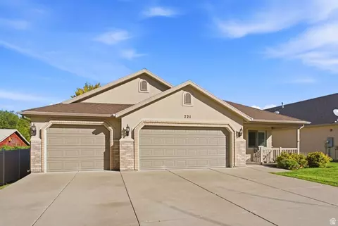 Exterior - 721 E 100 S, Layton, UT 84041 photo 7 of 10